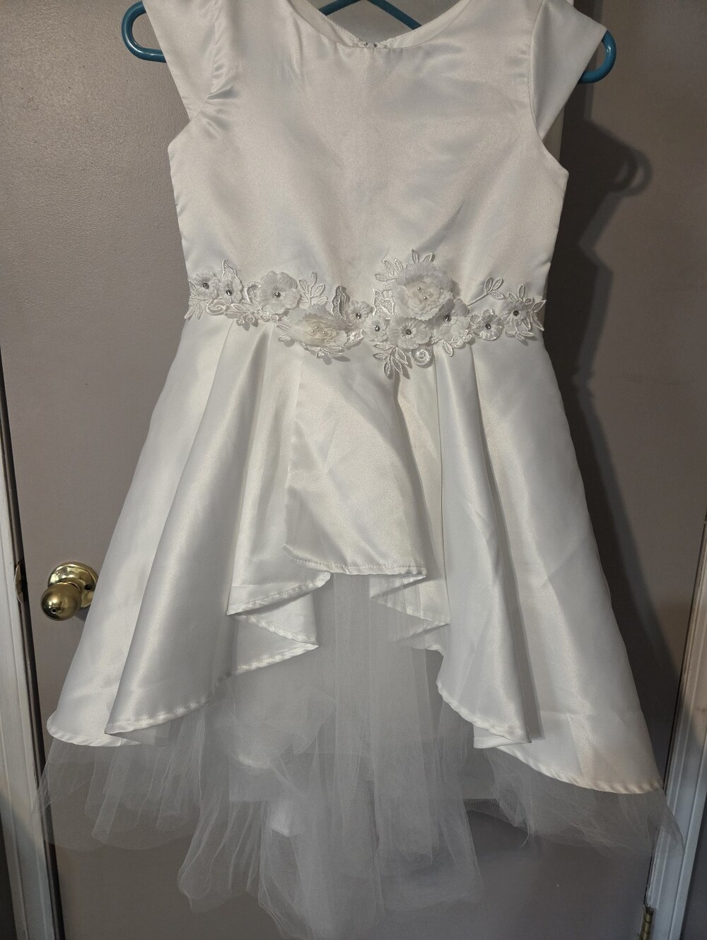 White Satin High Low Tulle Girls' Dress With Flowered Embelished Waist. Sz 8 - Picture 11 of 11